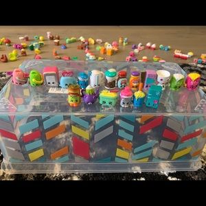 Shopkins- kitchen stuff! lot of nineteen